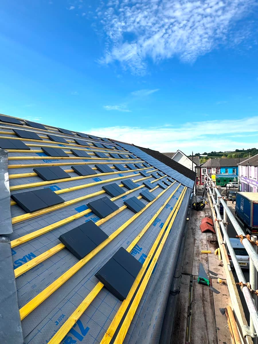 Battens laid over new membrane on a re-roof in Redland